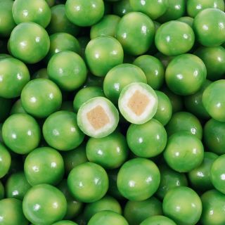 🌟 Oslňující inspirace Mojitem! 🌿🍫 Užijte si svěží okamžik s naším limetkovým dražé, které vás přenese do světa...